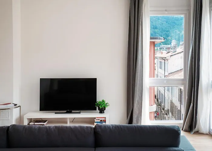 Downtown Como-Luxury Suites